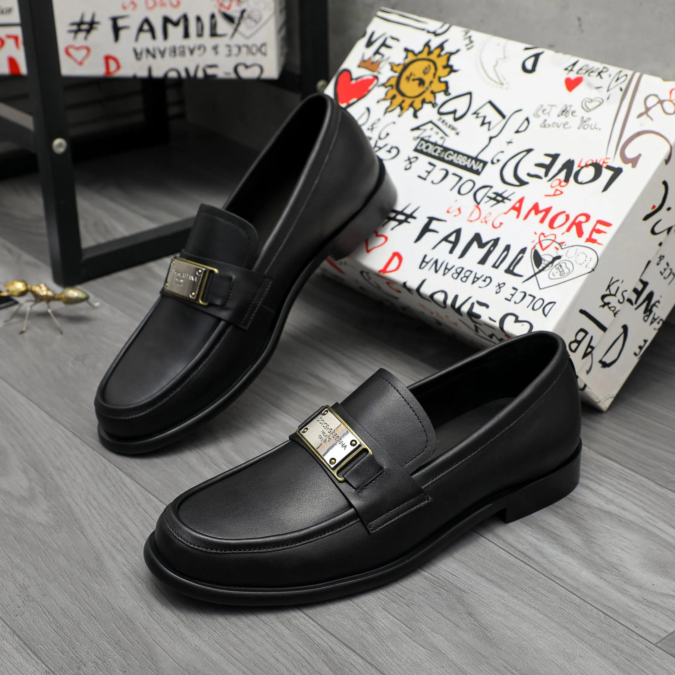 Men's shoes 💰p540 Product trademark: DG (Dolce & Gabbana) business slip-on leather shoes Regular size: 38-46 (38.45.46 is custom-made and non-returnable) Product materials: Selected high-quality cowhide upper, cowhide lining, original rubber outsole